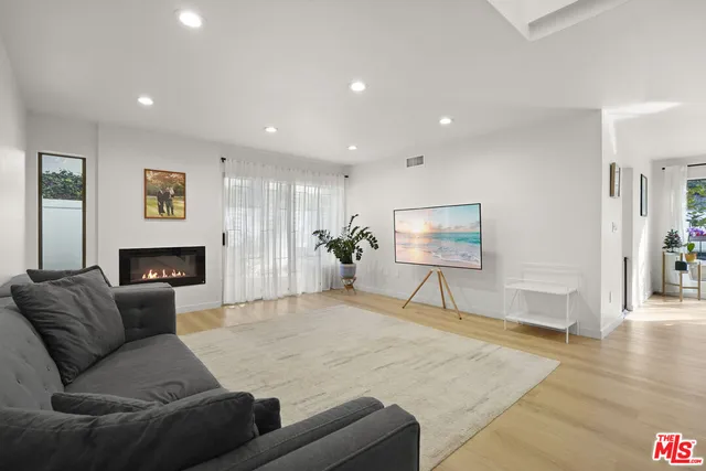 $825,000 | 18175 Andrea Circle North, Unit 4, Northridge, CA 91325