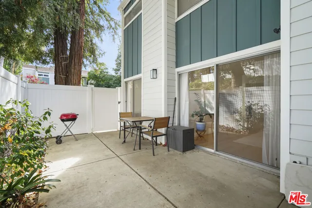 $825,000 | 18175 Andrea Circle North, Unit 4, Northridge, CA 91325
