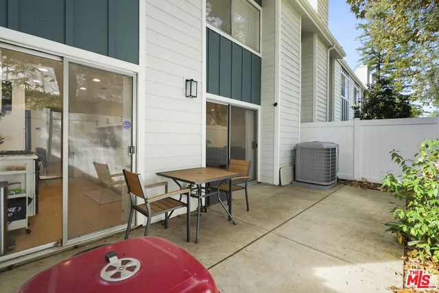 $825,000 | 18175 Andrea Circle North, Unit 4, Northridge, CA 91325