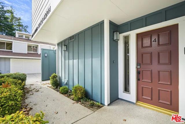 $825,000 | 18175 Andrea Circle North, Unit 4, Northridge, CA 91325