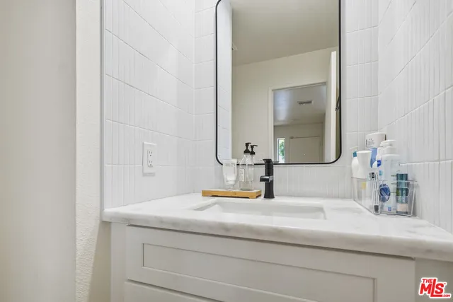 $825,000 | 18175 Andrea Circle North, Unit 4, Northridge, CA 91325