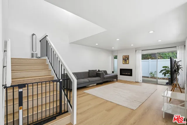 $825,000 | 18175 Andrea Circle North, Unit 4, Northridge, CA 91325