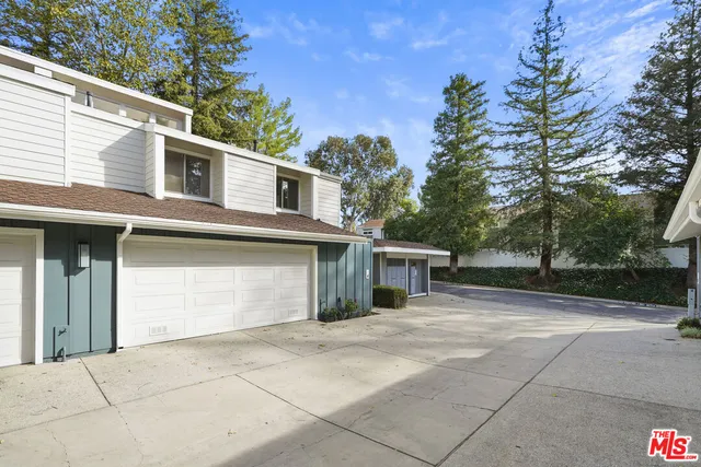 $825,000 | 18175 Andrea Circle North, Unit 4, Northridge, CA 91325