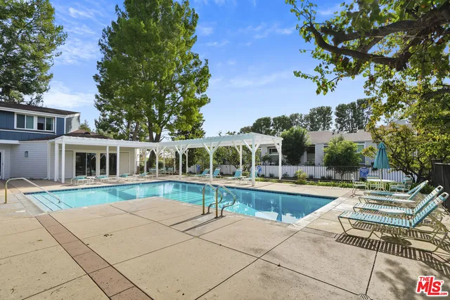 $825,000 | 18175 Andrea Circle North, Unit 4, Northridge, CA 91325