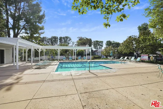 $825,000 | 18175 Andrea Circle North, Unit 4, Northridge, CA 91325