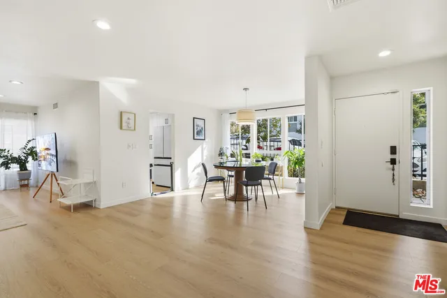 $825,000 | 18175 Andrea Circle North, Unit 4, Northridge, CA 91325