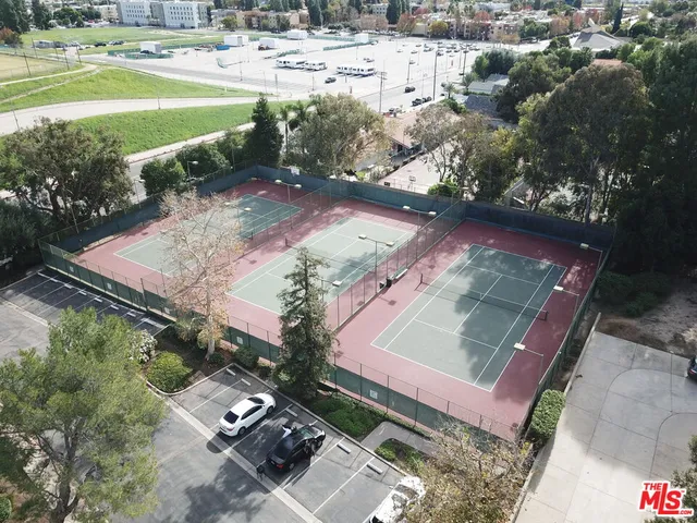 $825,000 | 18175 Andrea Circle North, Unit 4, Northridge, CA 91325