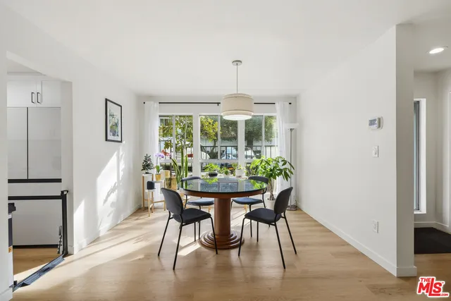 $825,000 | 18175 Andrea Circle North, Unit 4, Northridge, CA 91325