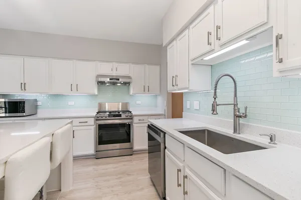 $539,900 | 537 West Parkside Drive, Palatine, IL 60067