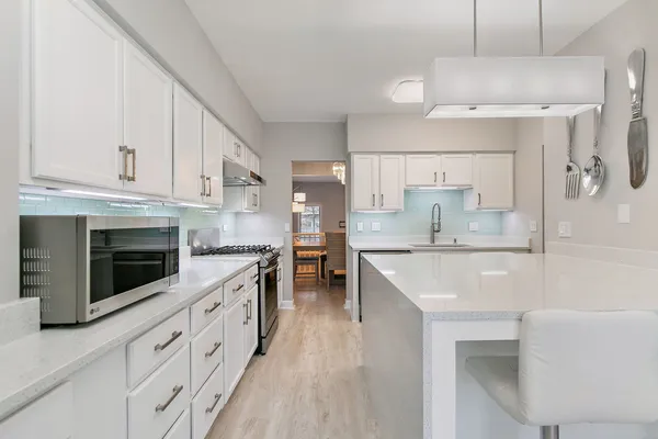 $539,900 | 537 West Parkside Drive, Palatine, IL 60067
