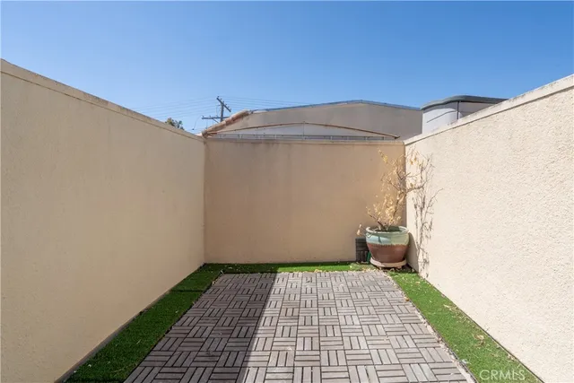 $499,000 | 13801 Oxnard Street, Unit 202, Van Nuys, CA 91401