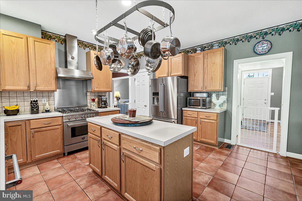 7010 Club House Circle New Market, MD 21774 - Photo 19 of 90 a kitchen with stainless steel appliances granite countertop a stove and a sink