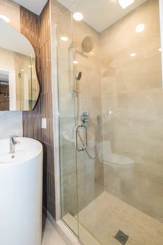 $4,200 | 1032 West Dakin Street, Unit 2A, Chicago, IL 60613