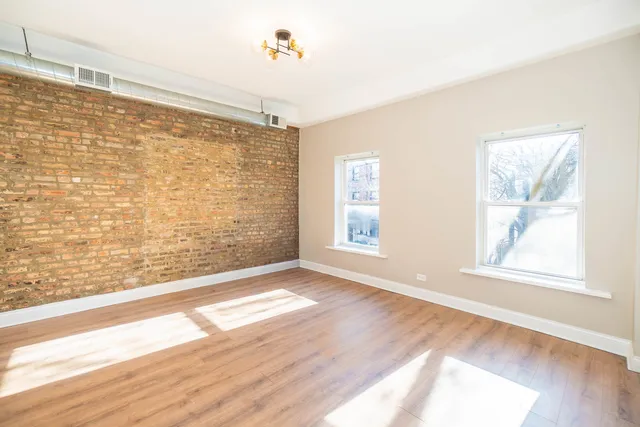 $4,200 | 1032 West Dakin Street, Unit 2A, Chicago, IL 60613