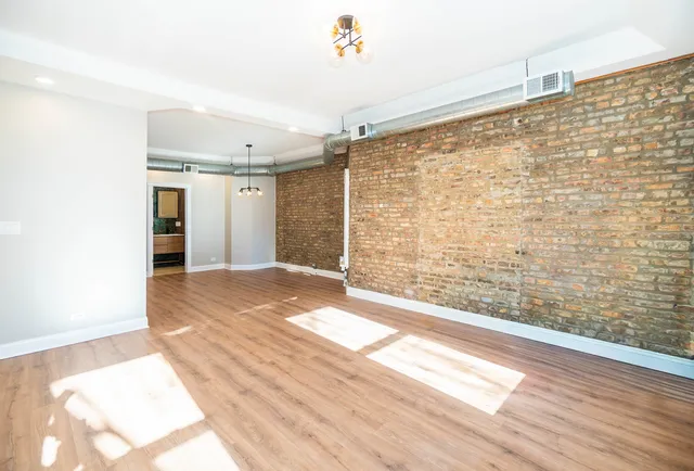 $4,200 | 1032 West Dakin Street, Unit 2A, Chicago, IL 60613