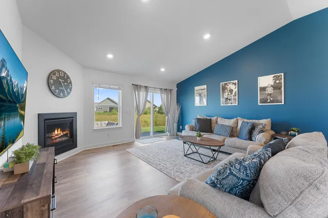 $489,000 | 1821 Dauwalter Circle, Carver, MN 55315