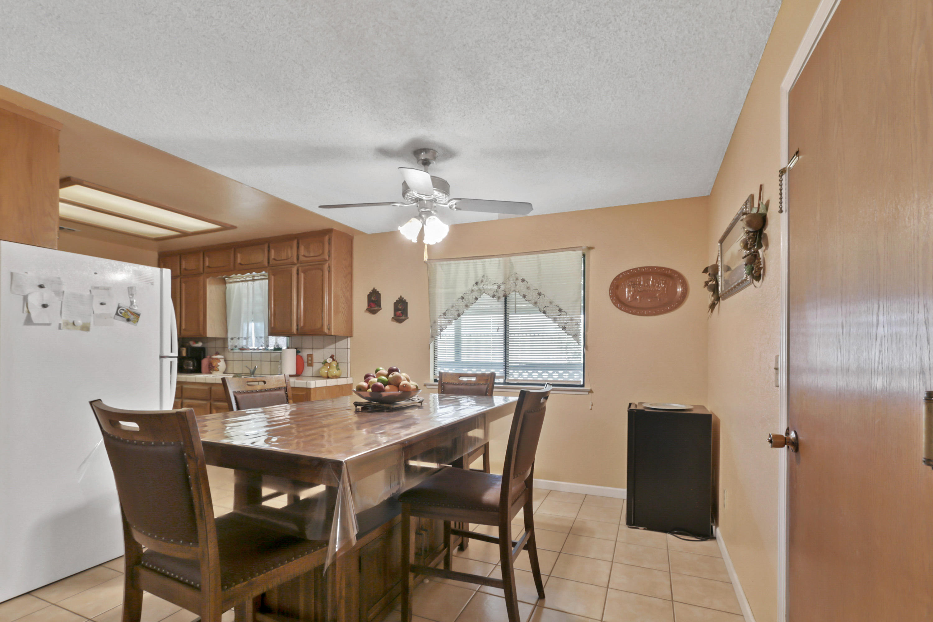 2171 North Belmont Road, Unit A Exeter, CA 93221 - Photo 4 of 32 2H1A7990