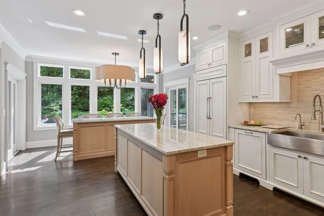 $2,895,000 | 20715 Linwood Road, Deephaven, MN 55331