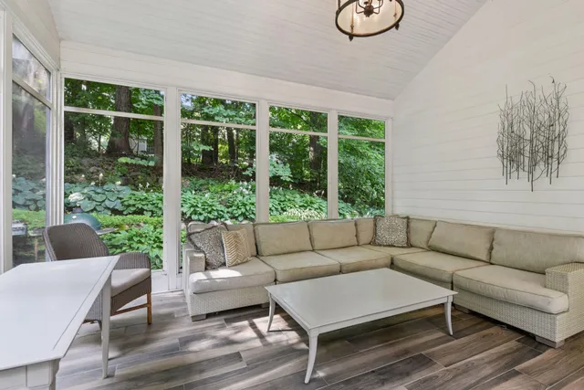 $2,895,000 | 20715 Linwood Road, Deephaven, MN 55331