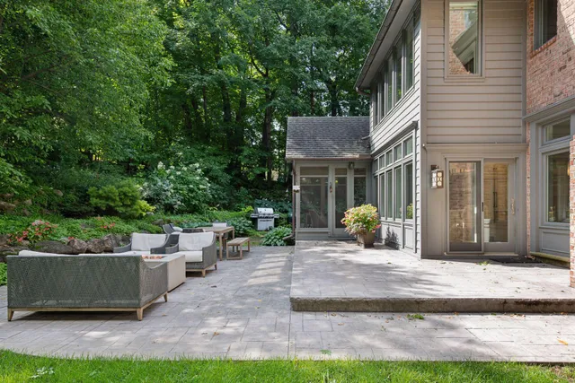 $2,895,000 | 20715 Linwood Road, Deephaven, MN 55331