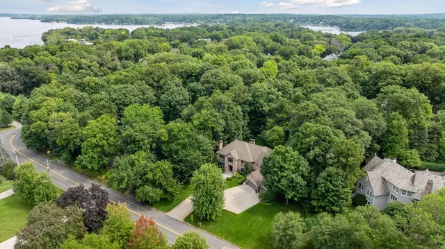 $2,895,000 | 20715 Linwood Road, Deephaven, MN 55331