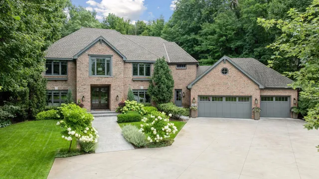 $2,895,000 | 20715 Linwood Road, Deephaven, MN 55331