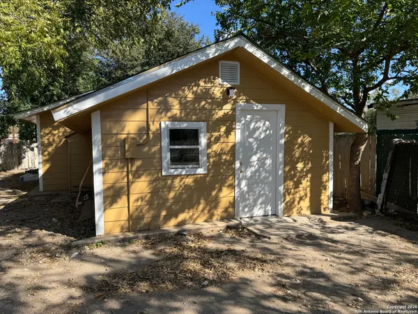 a front view of house with yard