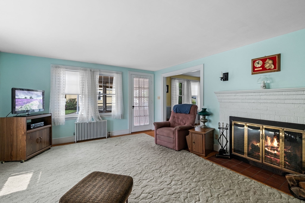 10 Shepard Street Marblehead, MA 01945 - Photo 18 of 42 a living room with furniture and a fireplace