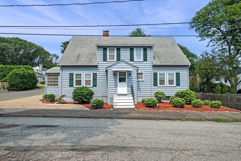 10 Shepard Street Marblehead, MA 01945 - Photo 4 of 42 front view of a house with a yard