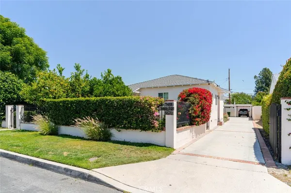 $1,950 | 5618 Riverton Avenue, North Hollywood, CA 91601