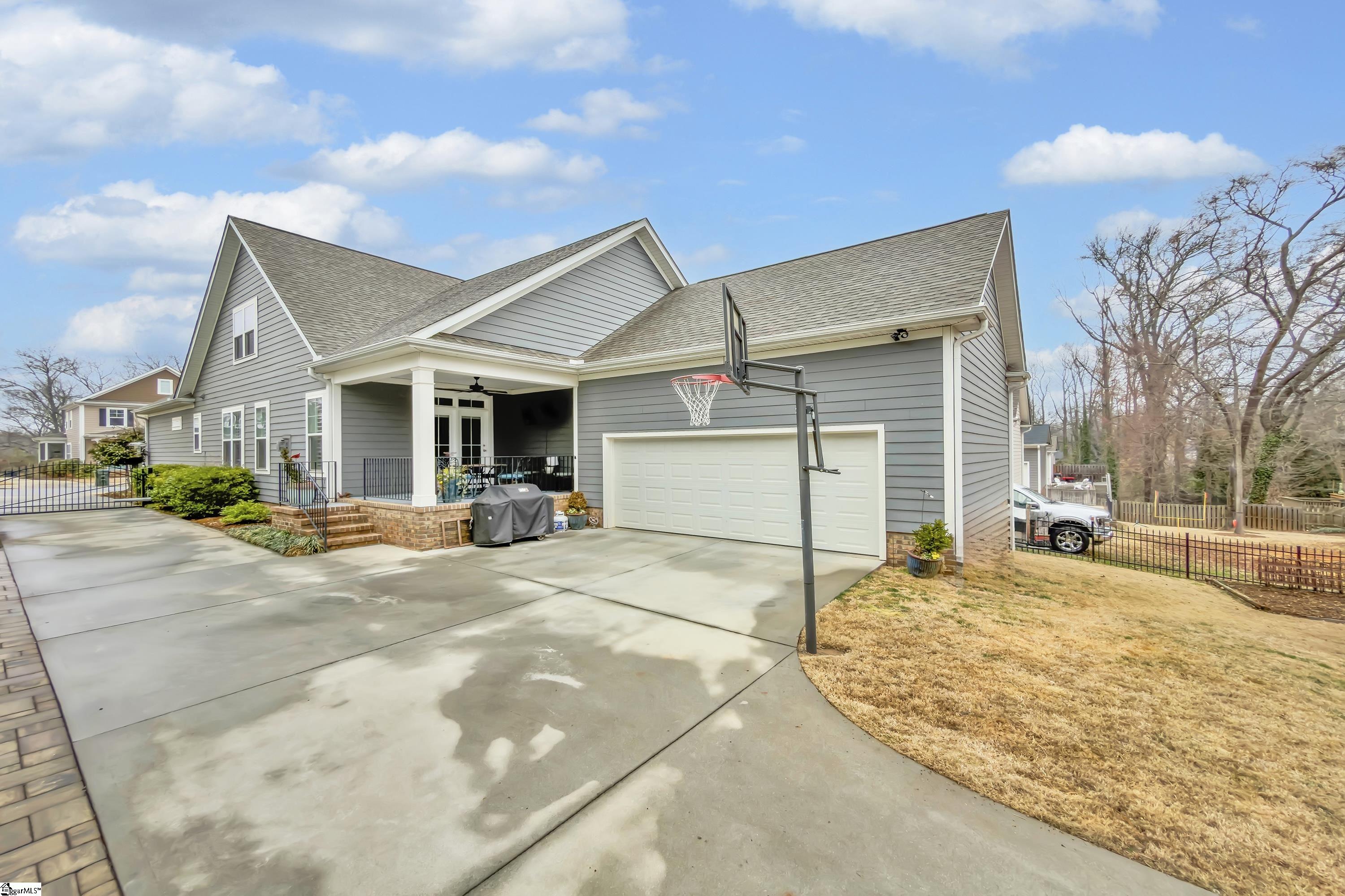 14 Highcroft Court Greenville, SC 29607 - Photo 27 of 33 Gallery Image 27