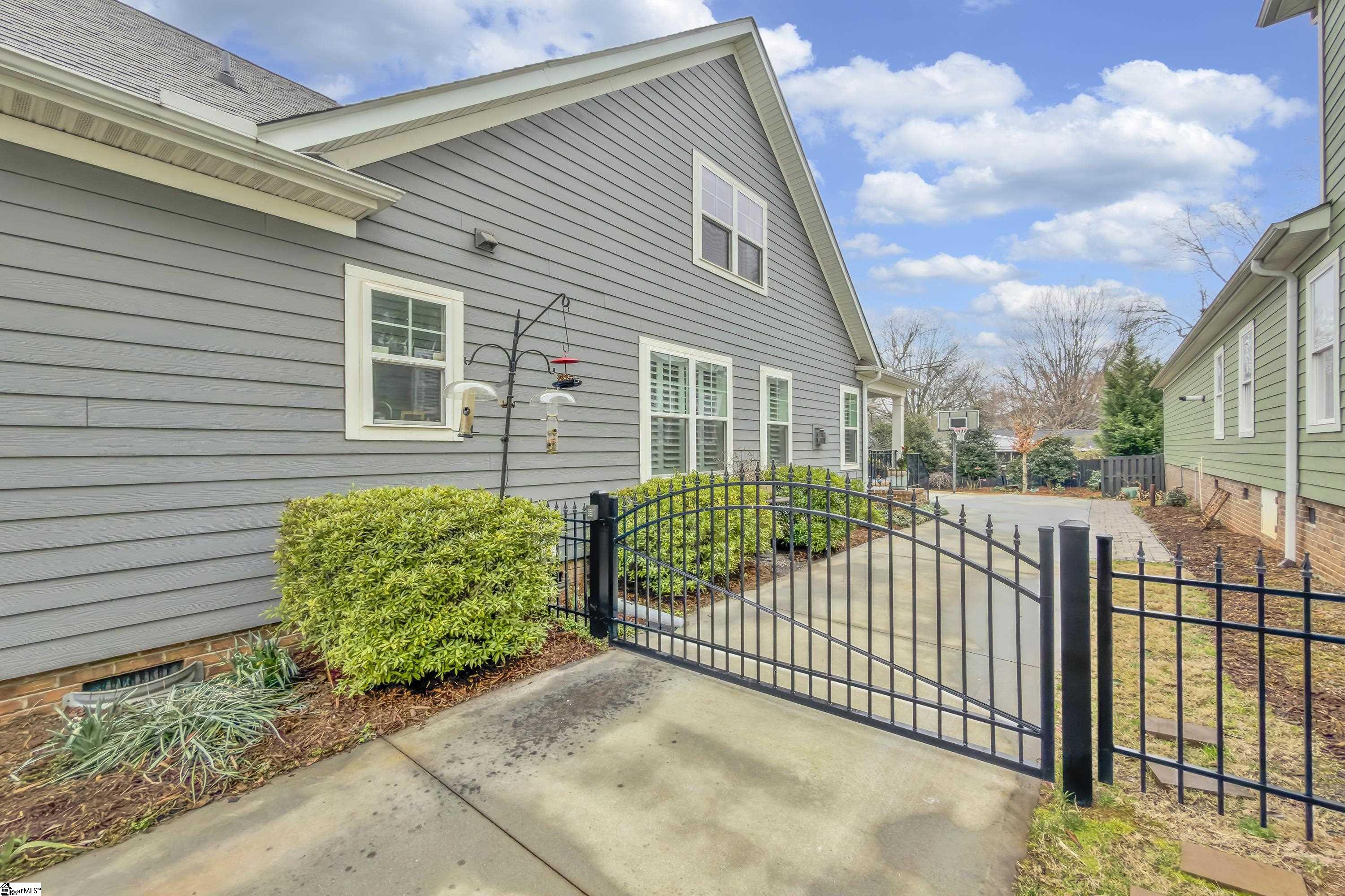 14 Highcroft Court Greenville, SC 29607 - Photo 31 of 33 Gallery Image 31
