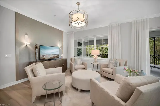 $1,300,000 | 2839 Tiburon Boulevard East, Unit 102, Naples, FL 34109