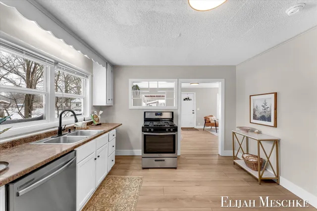 $149,900 | 2847 Mc Dermott Street, Norton Shores, MI 49444