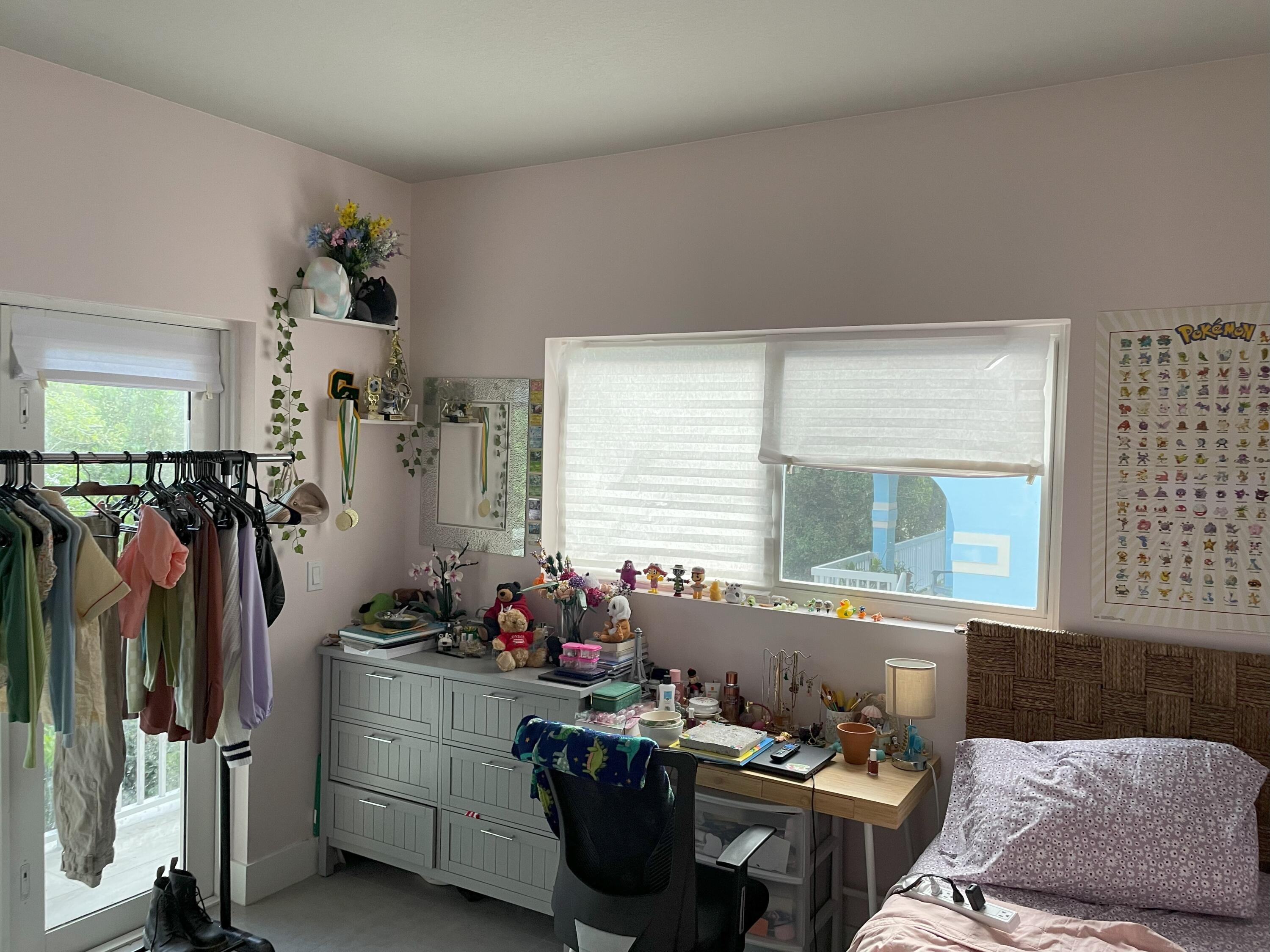 8 Bowen Drive Key Largo, FL 33037 - Photo 12 of 27 a room with furniture toys and a window
