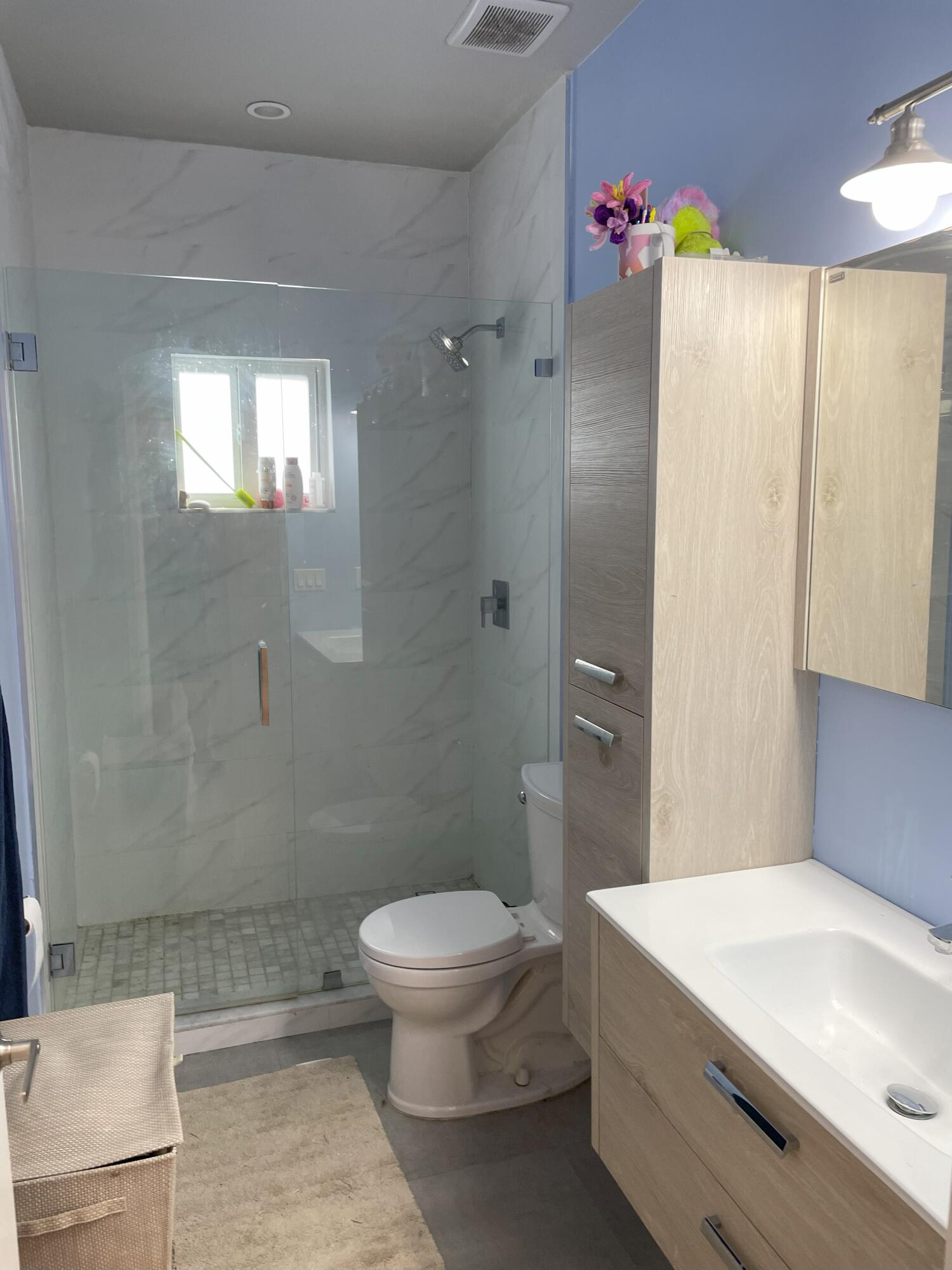 8 Bowen Drive Key Largo, FL 33037 - Photo 13 of 27 a bathroom with a sink a toilet and shower