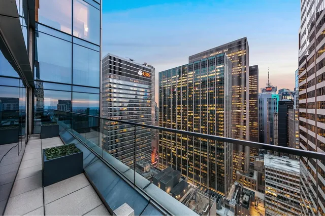 $7,195,000 | 135 West 52nd Street, Unit PH5S | Theater District