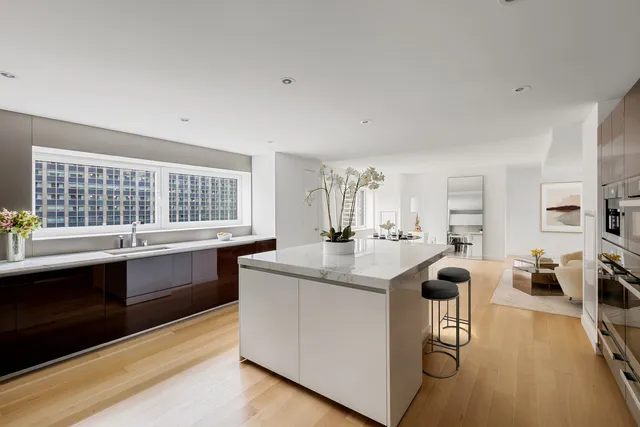 $7,195,000 | 135 West 52nd Street, Unit PH5S | Theater District