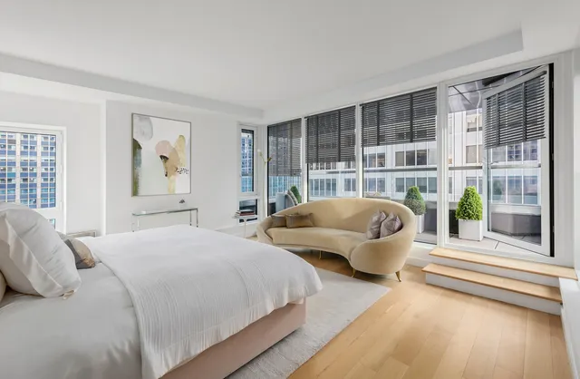 $7,195,000 | 135 West 52nd Street, Unit PH5S | Theater District