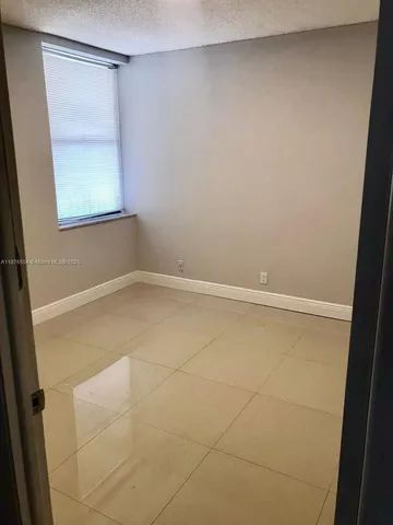 $3,250 | 20381 Northeast 30th Avenue, Unit 2067, Aventura, FL 33180