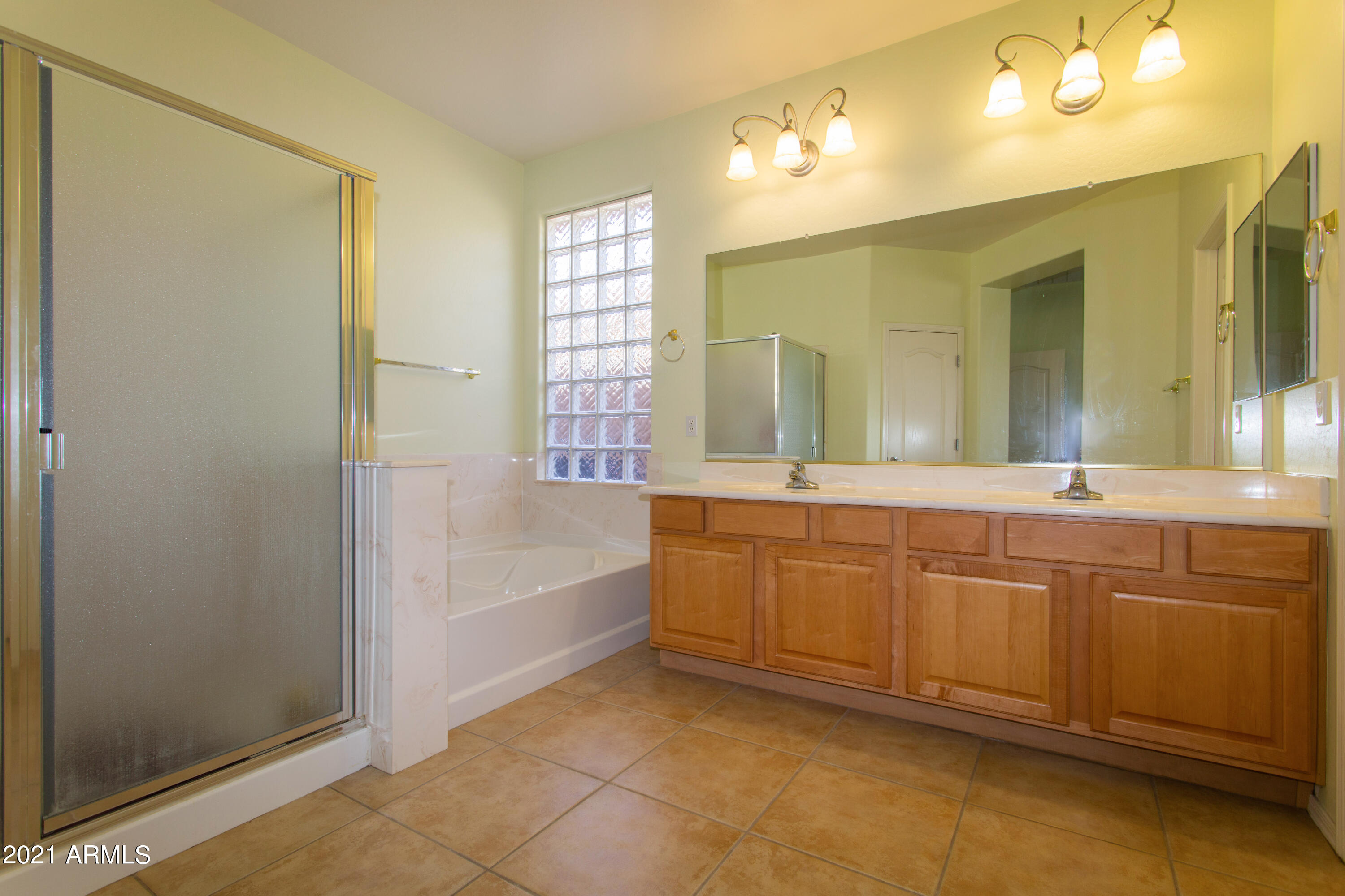 15428 West Redfield Road Surprise, AZ 85379 - Photo 27 of 45 27 Master Bathroom