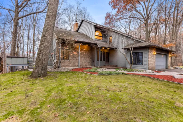 $649,000 | 15833 East B Avenue, Augusta, MI 49012