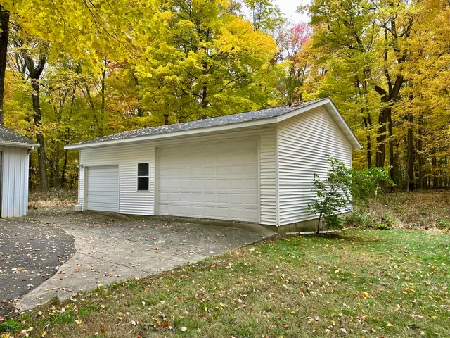 $649,000 | 15833 East B Avenue, Augusta, MI 49012