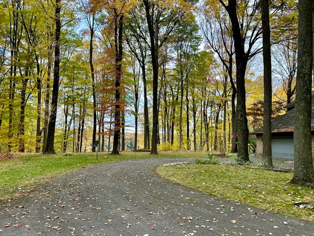 $649,000 | 15833 East B Avenue, Augusta, MI 49012