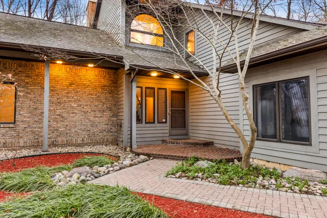 $649,000 | 15833 East B Avenue, Augusta, MI 49012