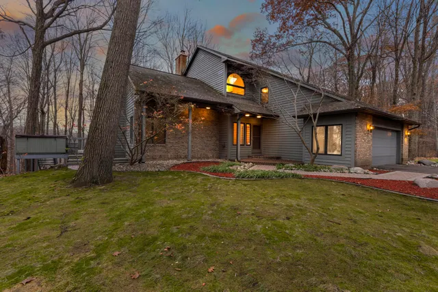 $649,000 | 15833 East B Avenue, Augusta, MI 49012