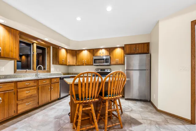 $649,000 | 15833 East B Avenue, Augusta, MI 49012