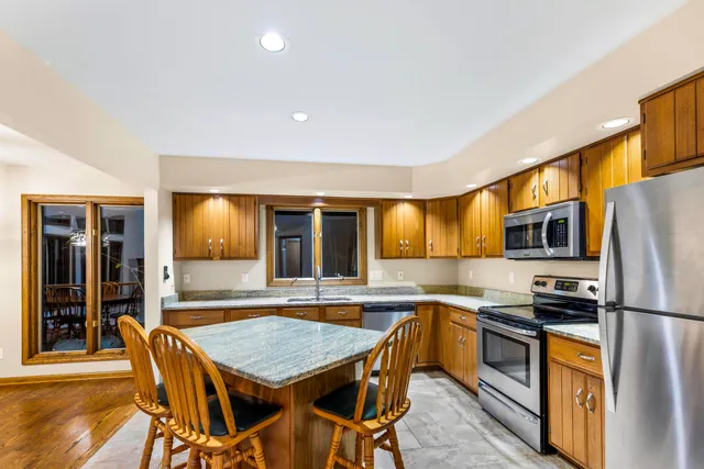 $649,000 | 15833 East B Avenue, Augusta, MI 49012