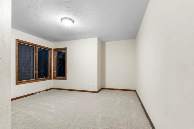 $649,000 | 15833 East B Avenue, Augusta, MI 49012