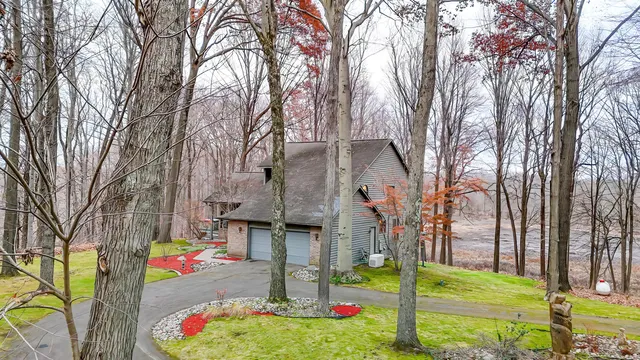 $649,000 | 15833 East B Avenue, Augusta, MI 49012